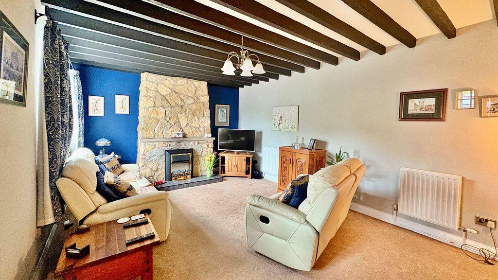 House in Lincoln - View 5