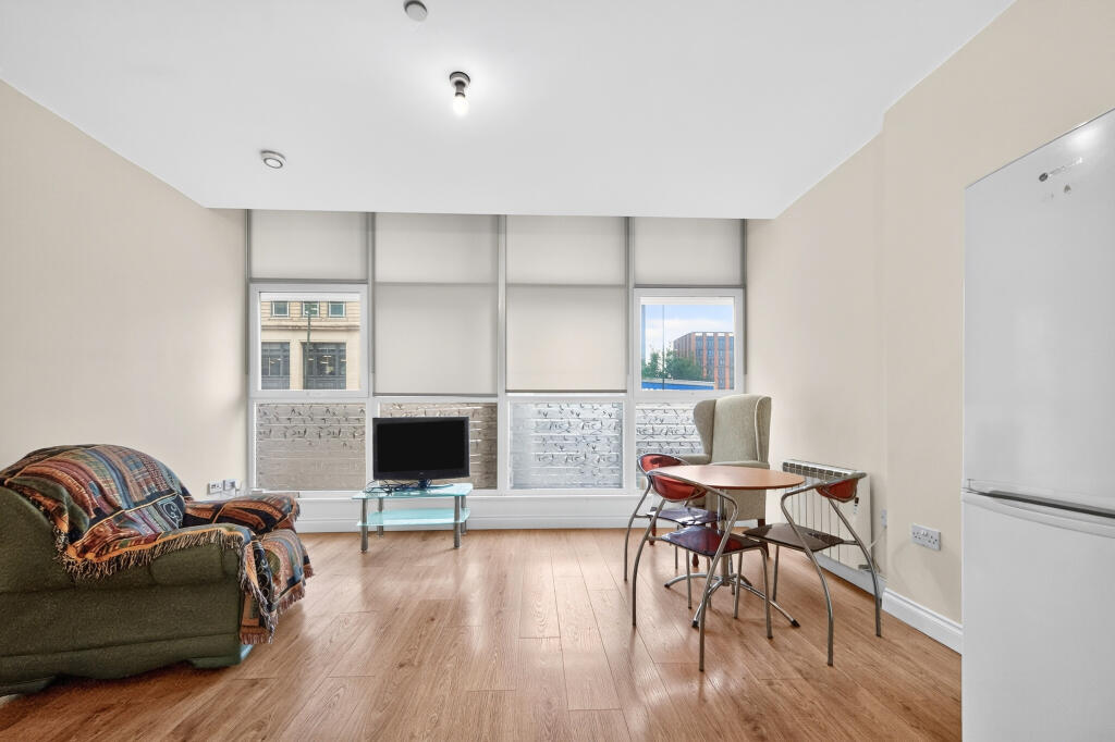 Apartment in Birmingham, Jewellery Quarter - View 4