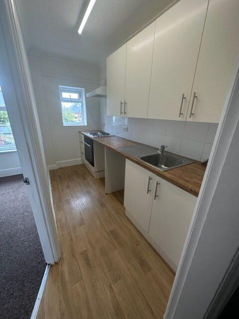 Apartment in Christchurch, Pokesdown, Bournemouth - View 2