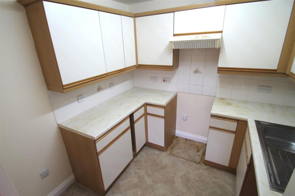 Apartment in Birmingham, Harborne - View 3