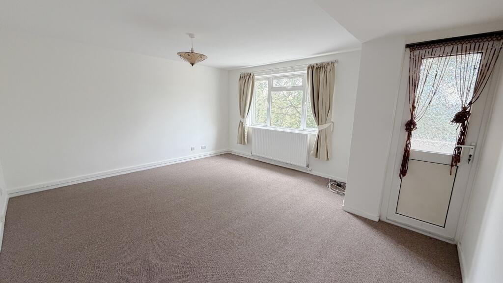 Apartment in Sutton - View 2