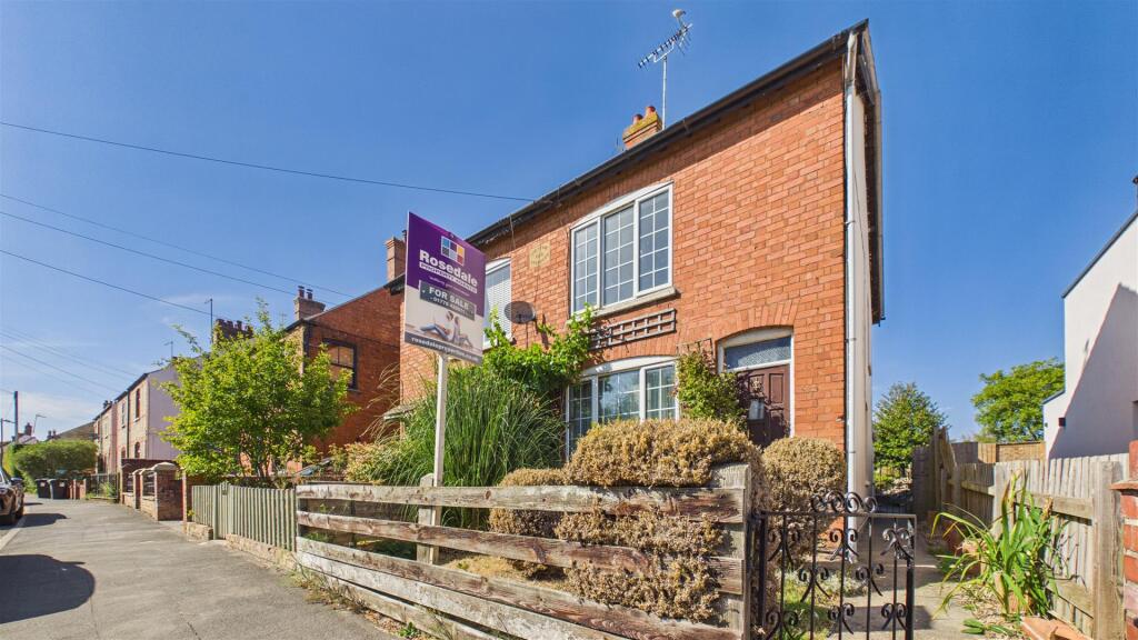3-bed semi-detached on Main Road, Dyke, Bourne, £195,000