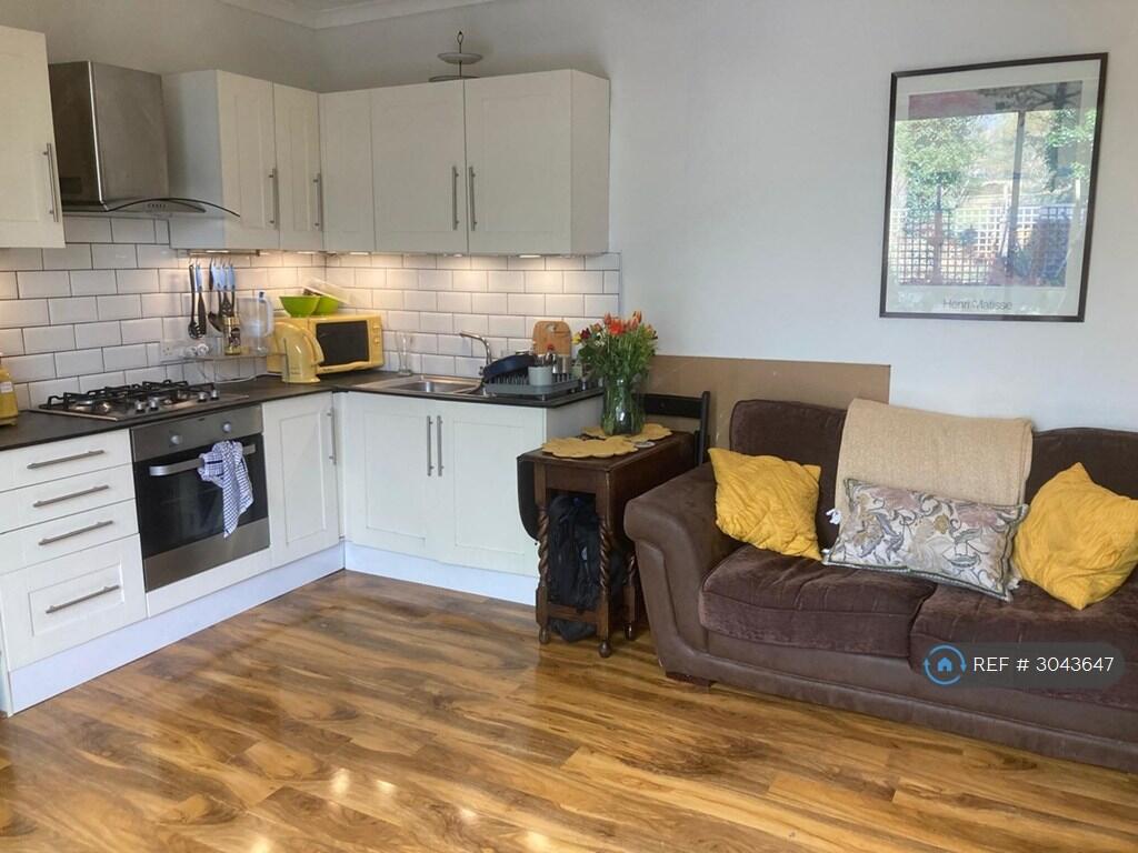 Apartment in London - View 5