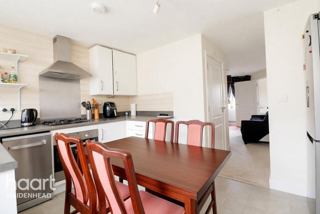 House in Slough - View 5