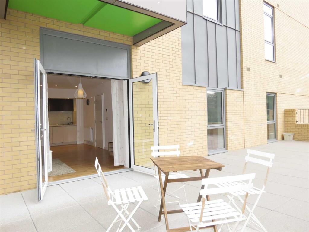 Apartment in London - More