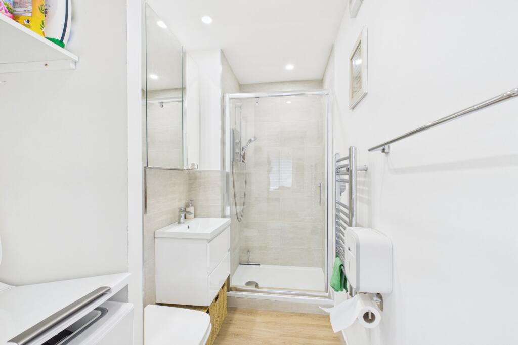 Apartment in Dartford - View 5