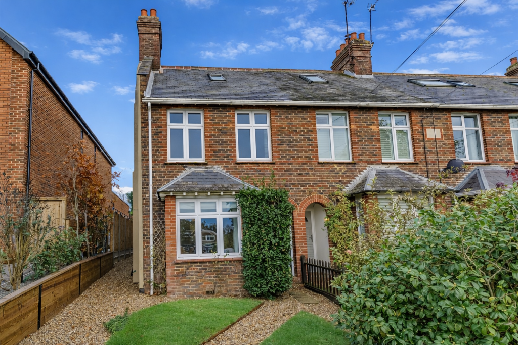 Main image of property: Hurst Green Road, Oxted, RH8 9AJ