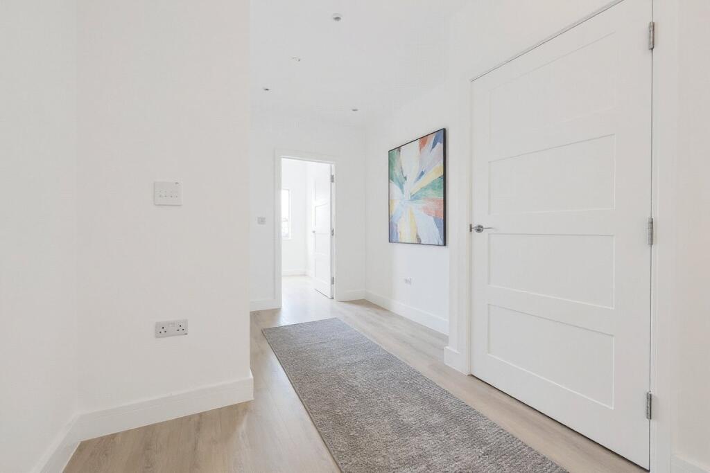 Peach Street, Wokingham, Berkshire, RG40 photo 4