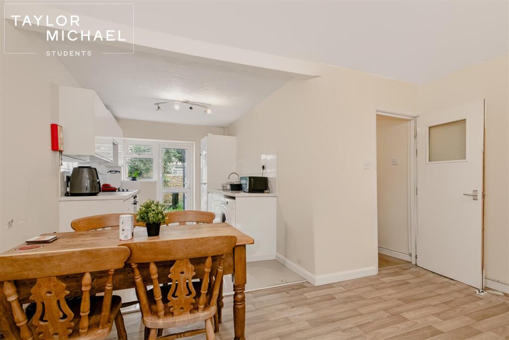 4 bedroom terraced house for rent