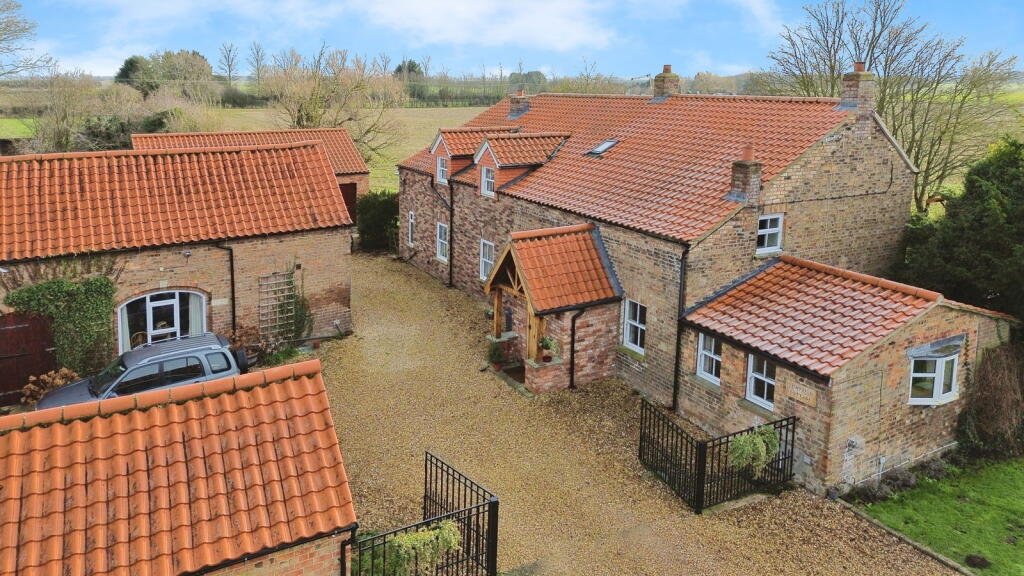 Main image of property: Lowfield Cottage, Helpringham, NG34 0BP