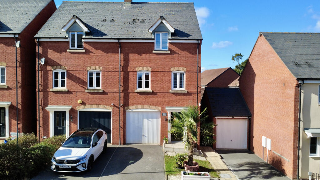 3-bed semi-detached on Sorrel Drive, Bridgwater, Somerset, £268,000