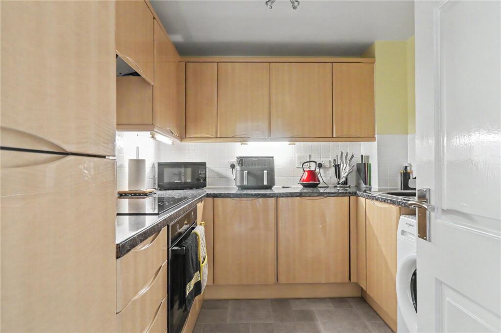 Apartment in Redhill - View 5