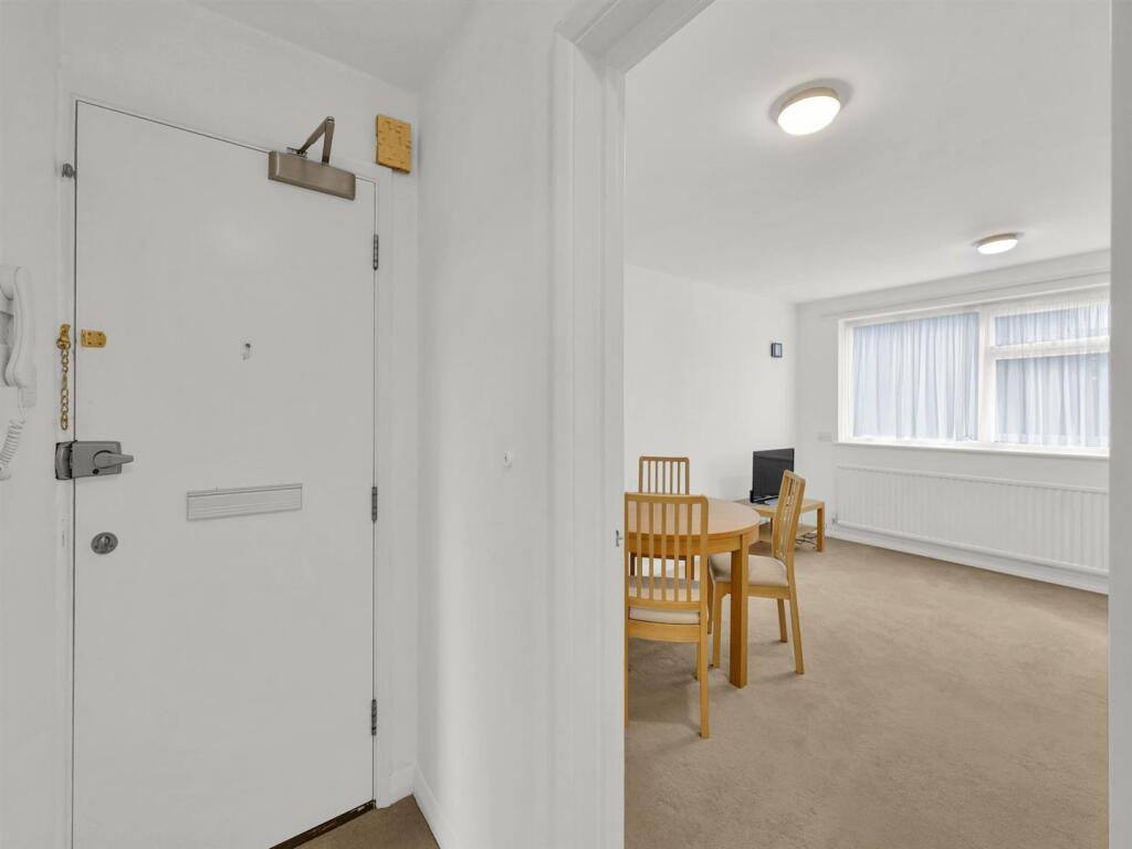 Apartment in London - View 4