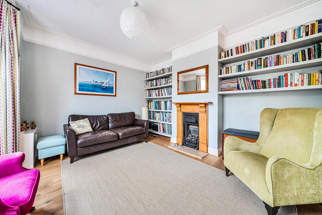 Fengates Road, Redhill, RH1 photo 3