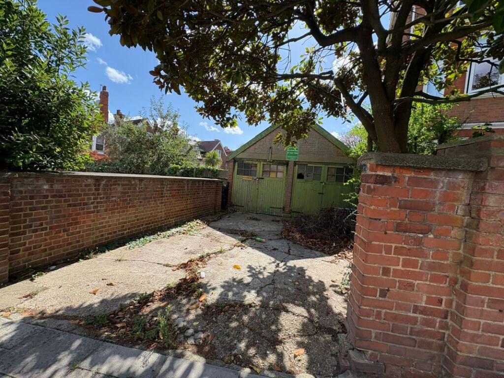 Garage Adjacent to 18 Fawley Road, London, NW6 1SH photo 2