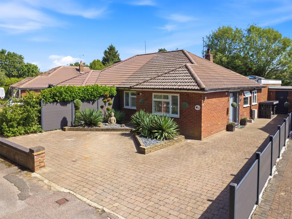 Main image of property: Pooleys Lane, Welham Green