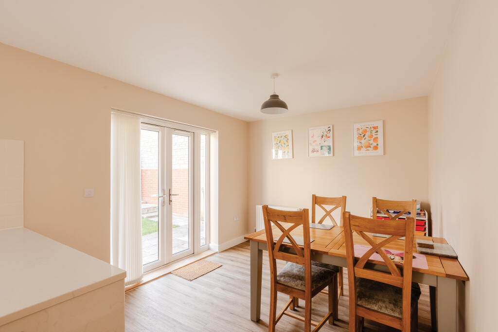 House in Bristol, Highbrook Park, Winterbourne - More