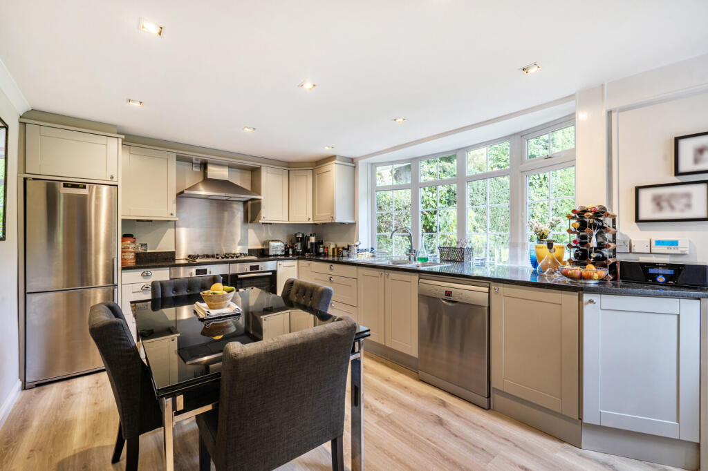 The Avenue, Camberley, Surrey photo 4