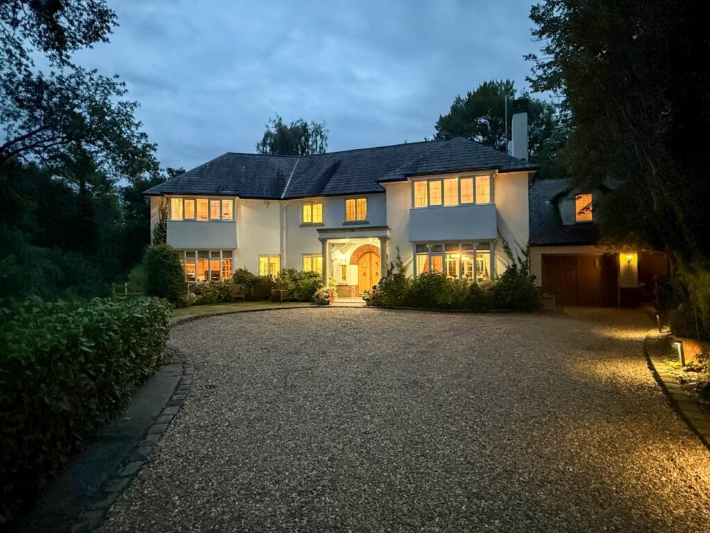 Main image of property: Elmsway, Hale Barns, WA15
