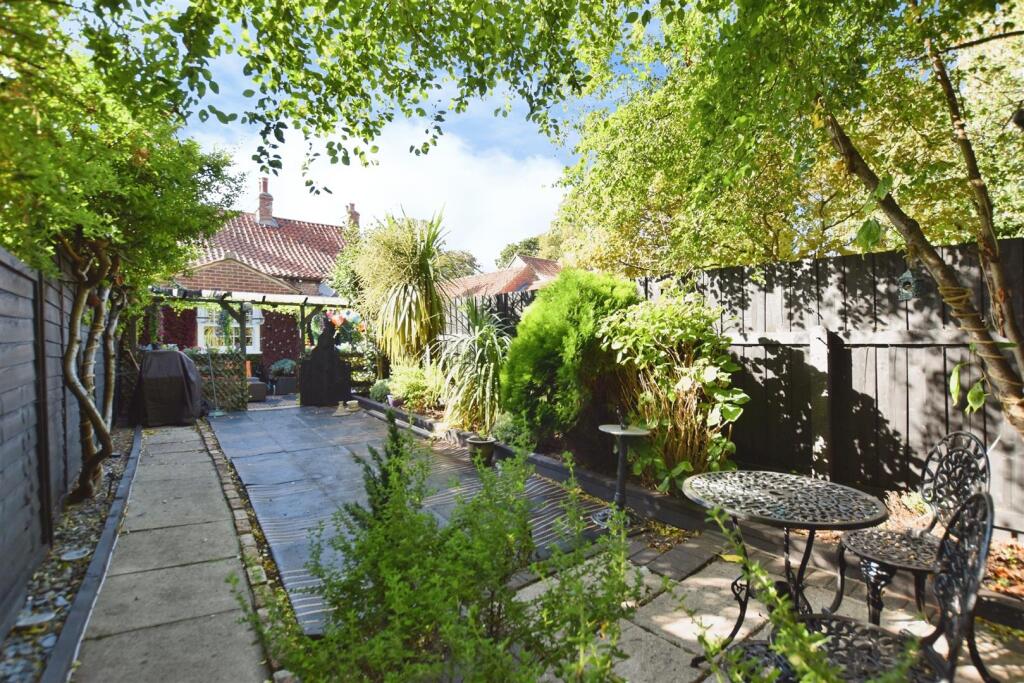House in Hull - View 4