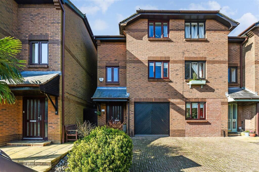 Main image of property: Penfolds Place, Arundel