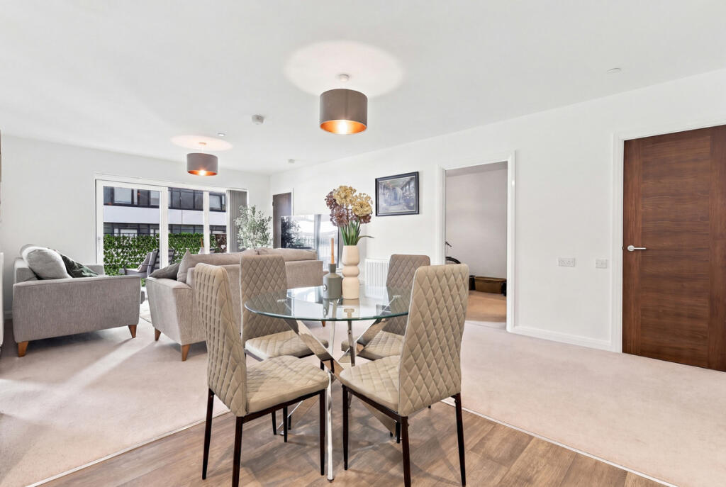 Apartment in Southend-on-Sea, Essex - View 4