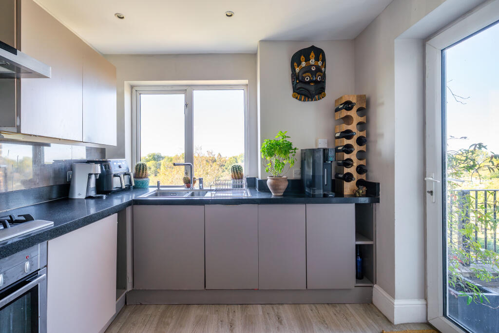 Apartment in London - View 5