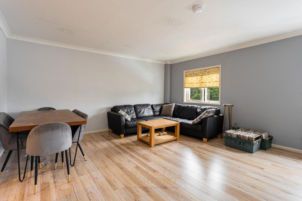 Apartment in Redhill - View 3