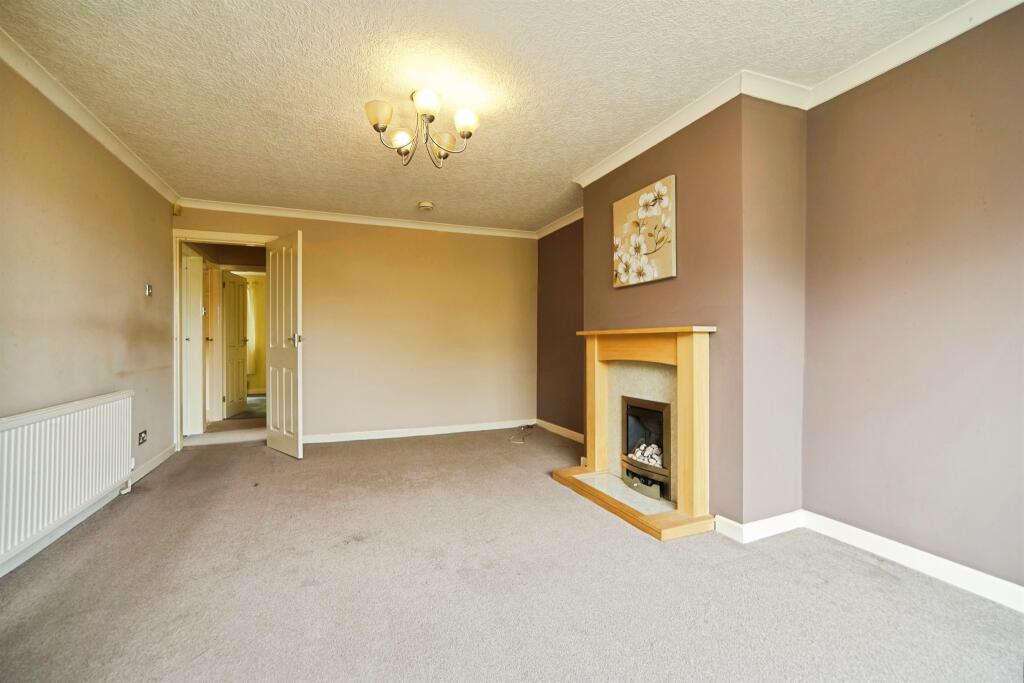 House in Bradford, Thwaites Brow, Keighley - View 4
