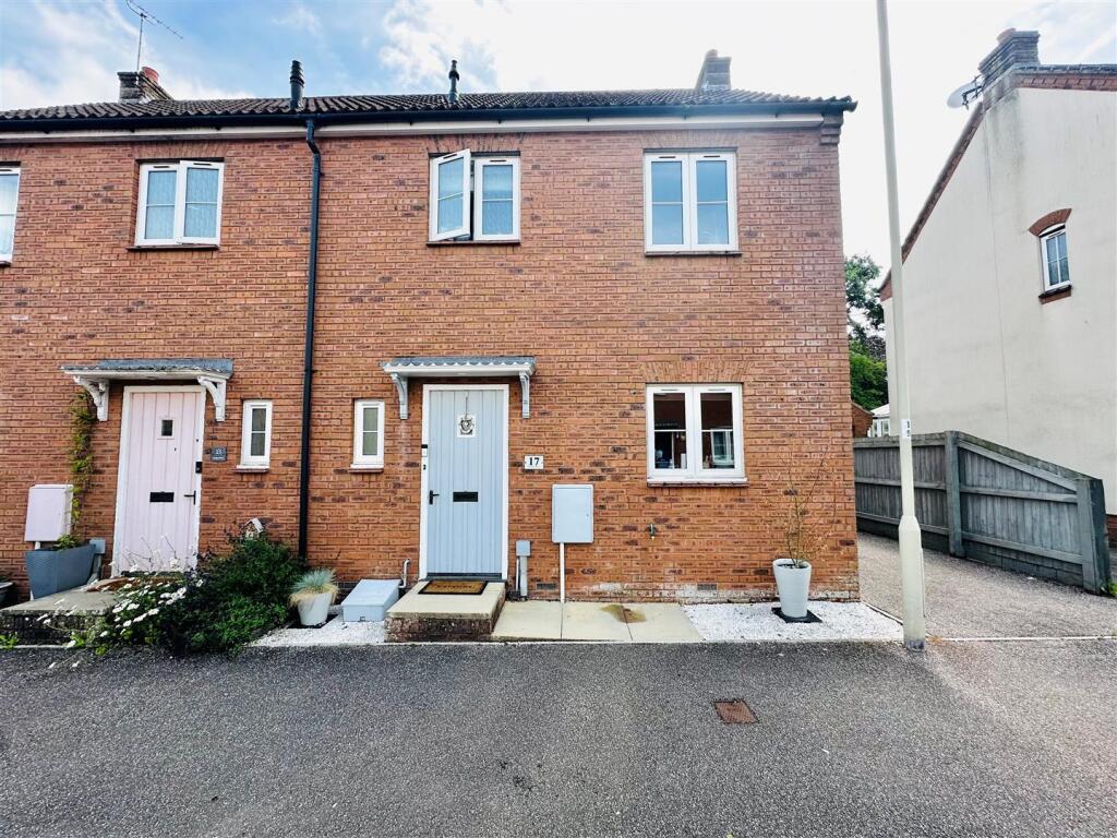 3-bed terraced on Hawks Drive, Tiverton, £280,000