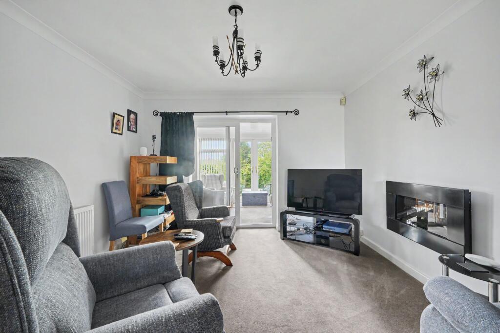 Briarlyn Avenue, Huddersfield, HD3 photo 2