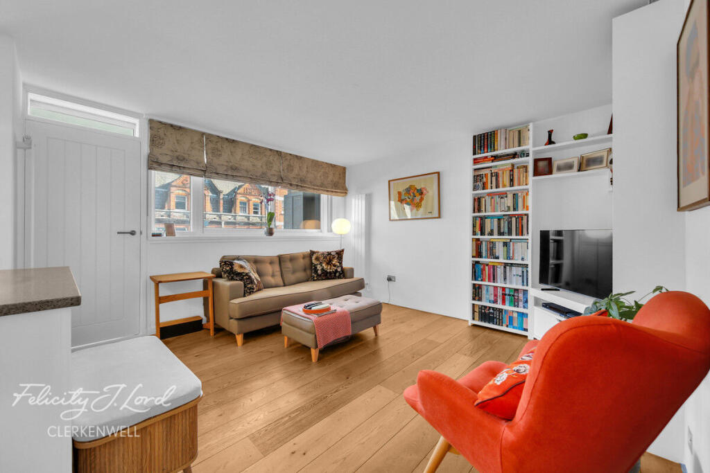 Apartment in London, St Luke's, Clerkenwell - View 5
