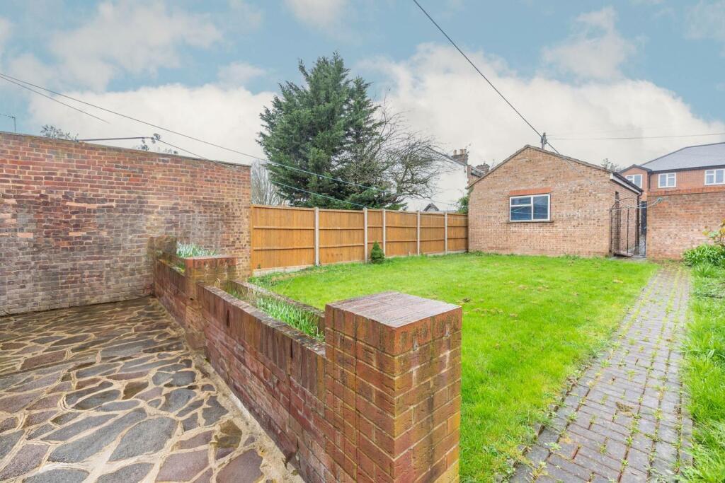 House in London, Harrow Weald - More