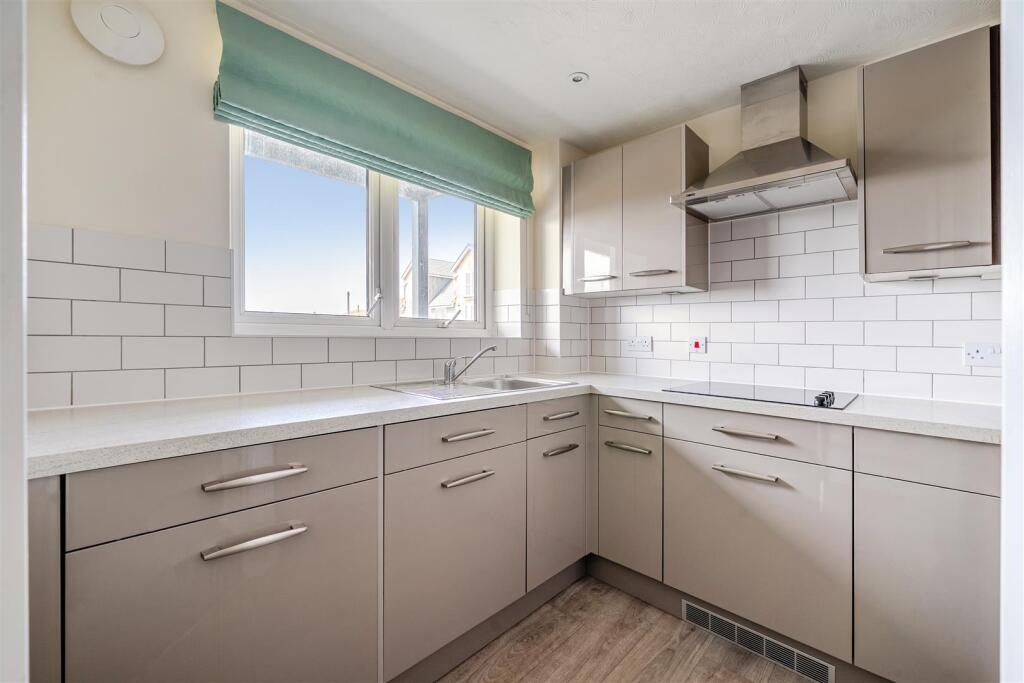 Neville Lodge, Peacehaven photo 3