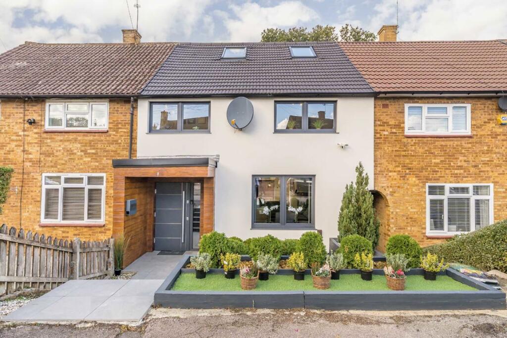 4-bed house on Ashburnham Drive, South Oxhey, £690,000