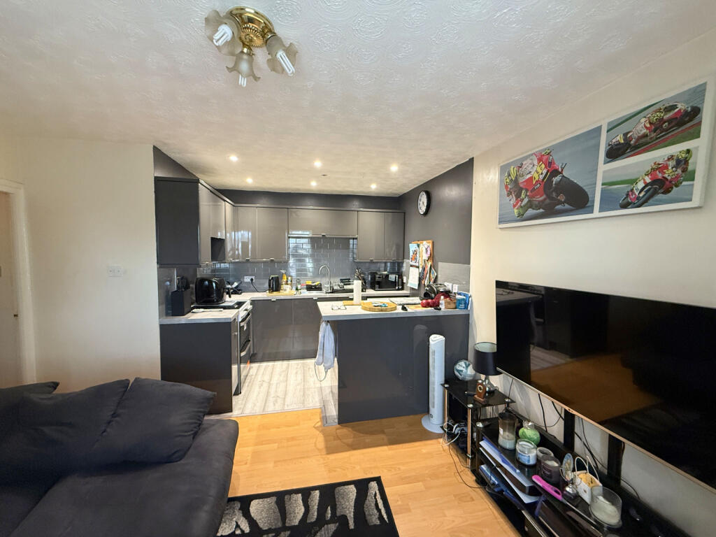 Coventry Close, Tewkesbury, GL20 photo 2