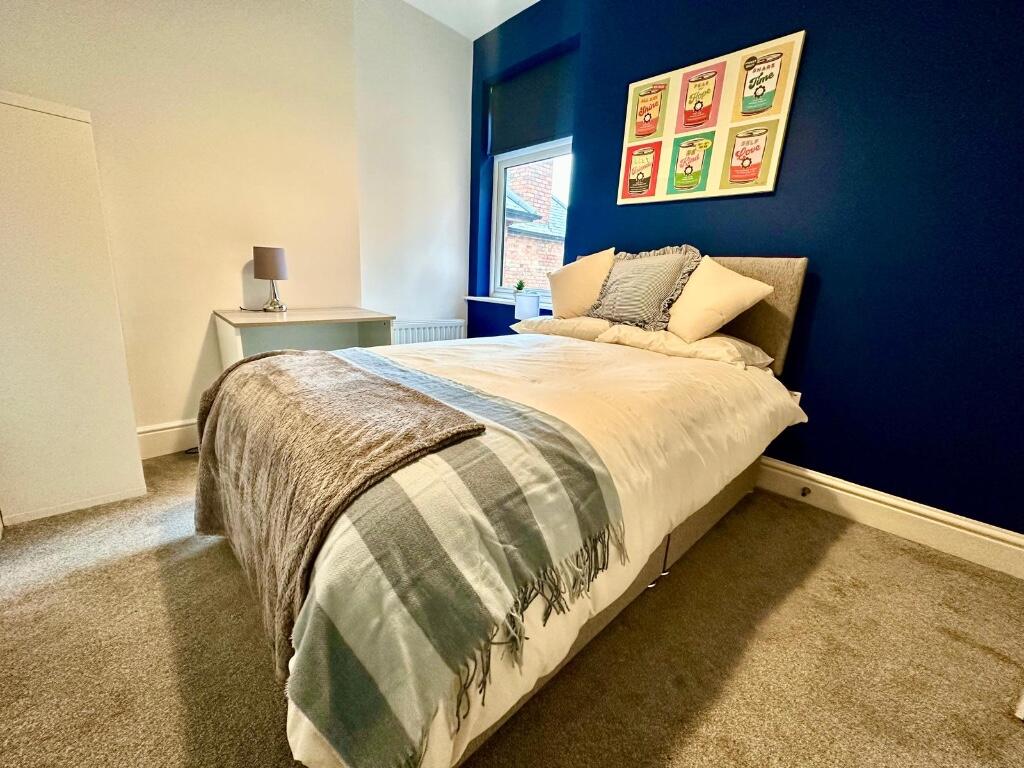 Main image of property: COMFORTABLE EN-SUITE ROOMS FOR PROFESSIONALS, DE23