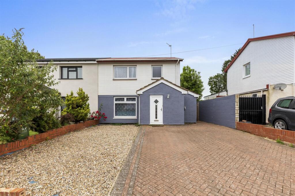 3-bed semi-detached on The Quadrant, High Wycombe (rear Extended), £425,000