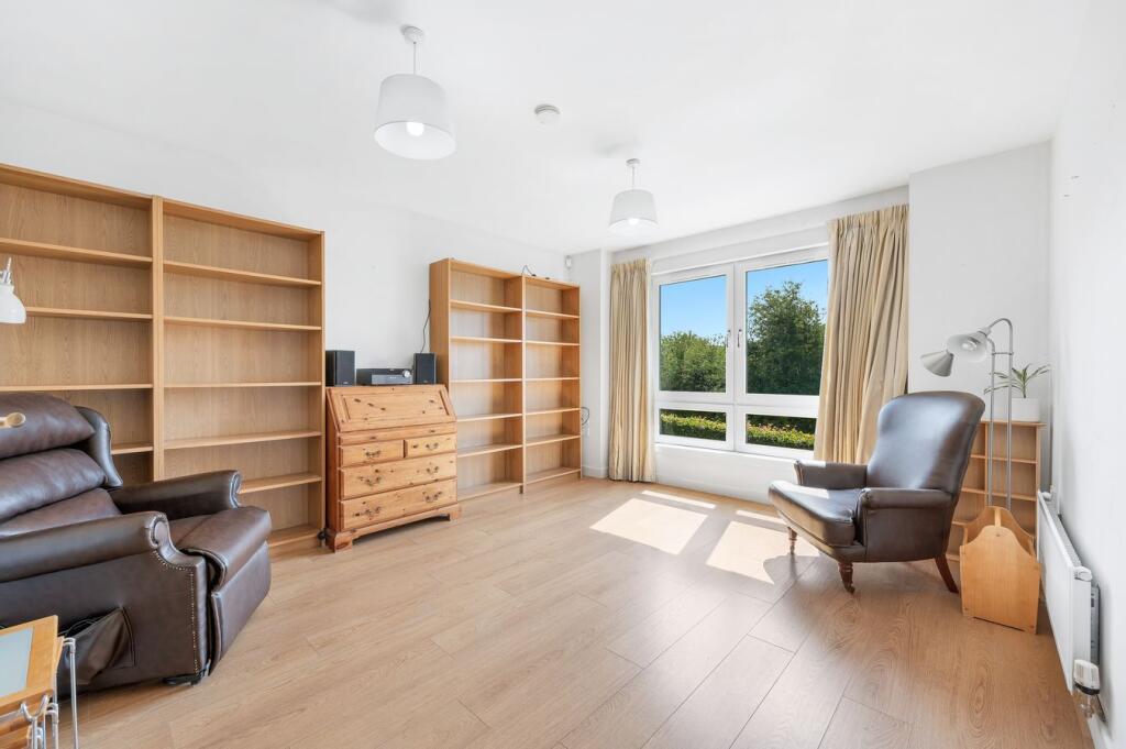 Apartment in Dunfermline, Fife - View 2