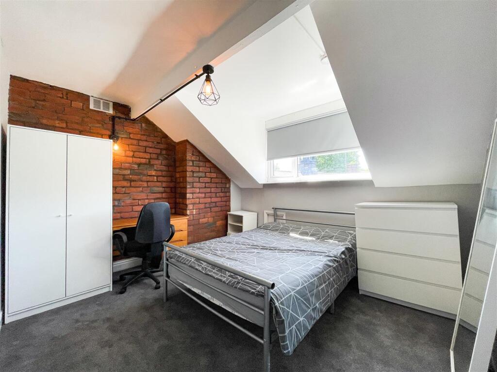 House in Sheffield, South Yorkshire - View 4