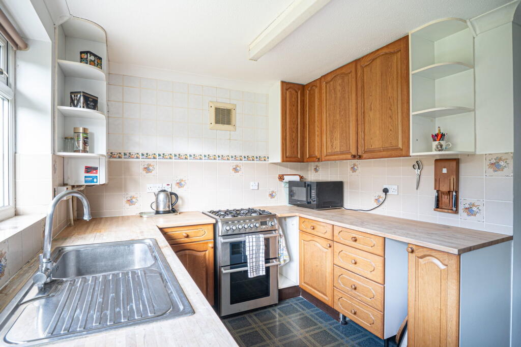 Hides Close, Winchester Road, Whitchurch, RG28 7HW photo 4