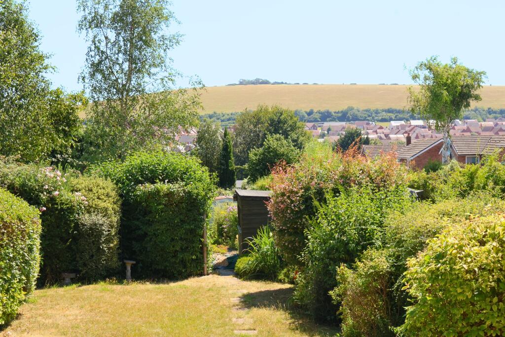 House in Clanfield - View 6