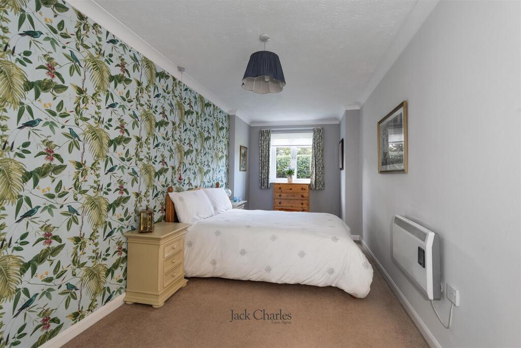 House in Tonbridge - More