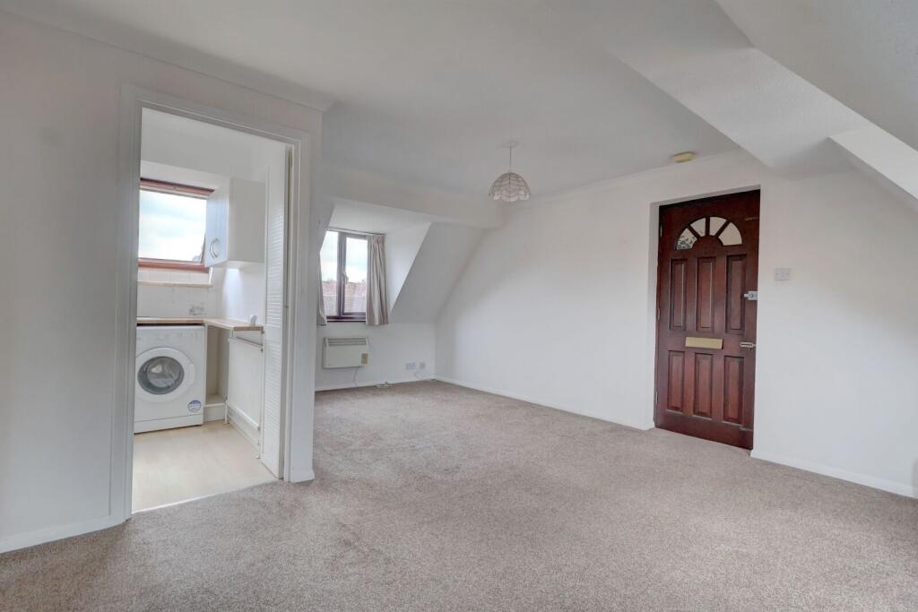 Apartment in Hemel Hempstead - View 3