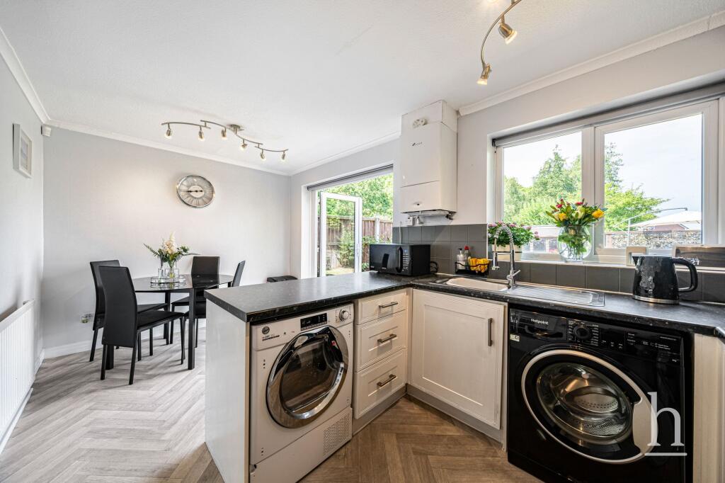 Crowmarsh Close, Wirral, CH49 photo 4