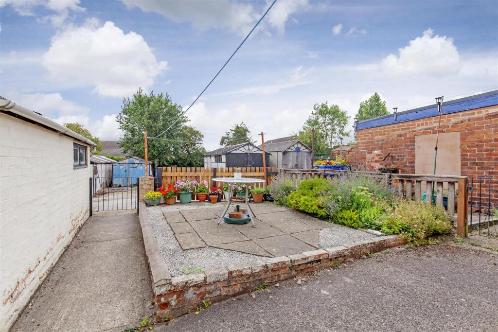 North Wingfield Road, Grassmoor, Chesterfield photo 2