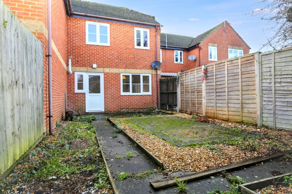 2-bed terraced on 6 Weeks Court, Shore Lane, Bishops Waltham, Southampton, SO32 1SP, £250,000