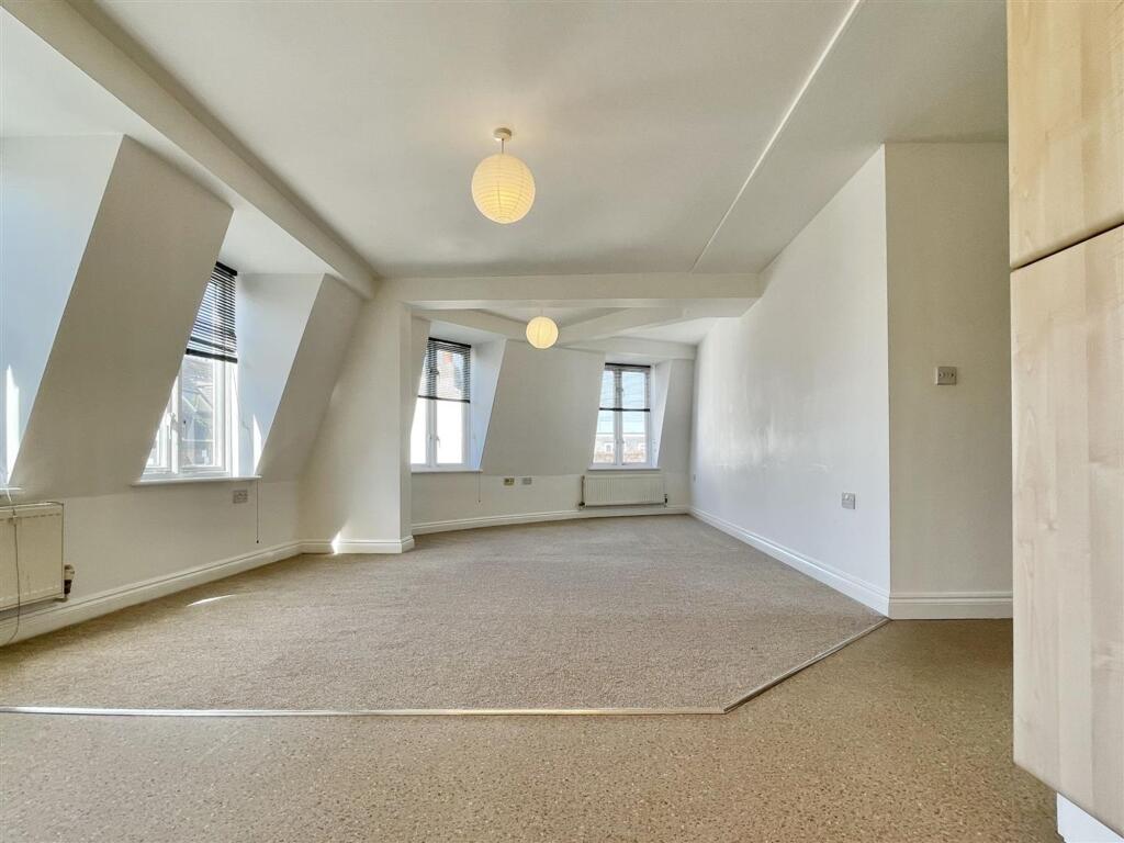 Apartment in Dorchester - More