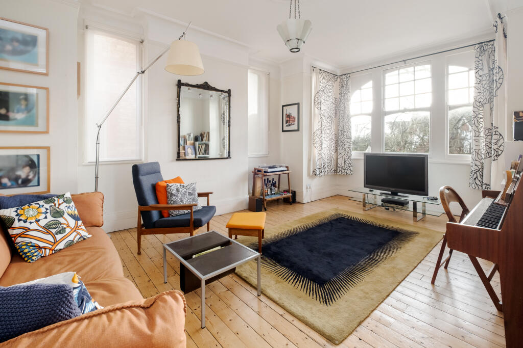 House in London - View 2