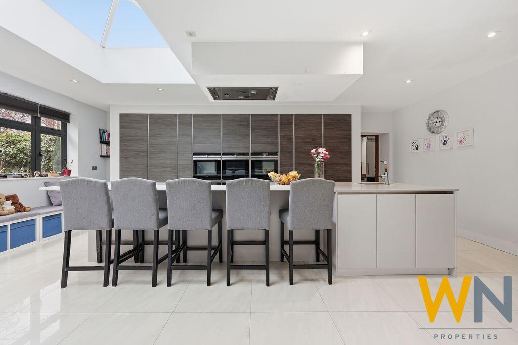 House in Brentwood, Hutton Mount - View 5